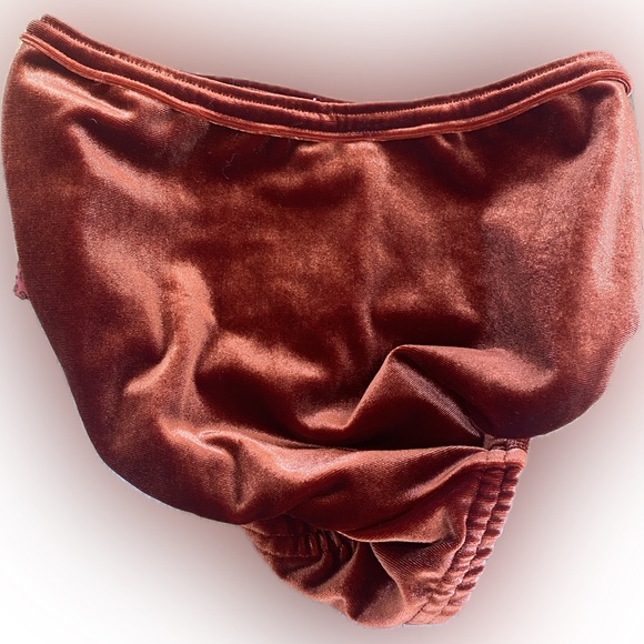 Details Dancewear 3 piece set. 
Velvet with sequin detail top, pant, and brief - Picture 4 of 4